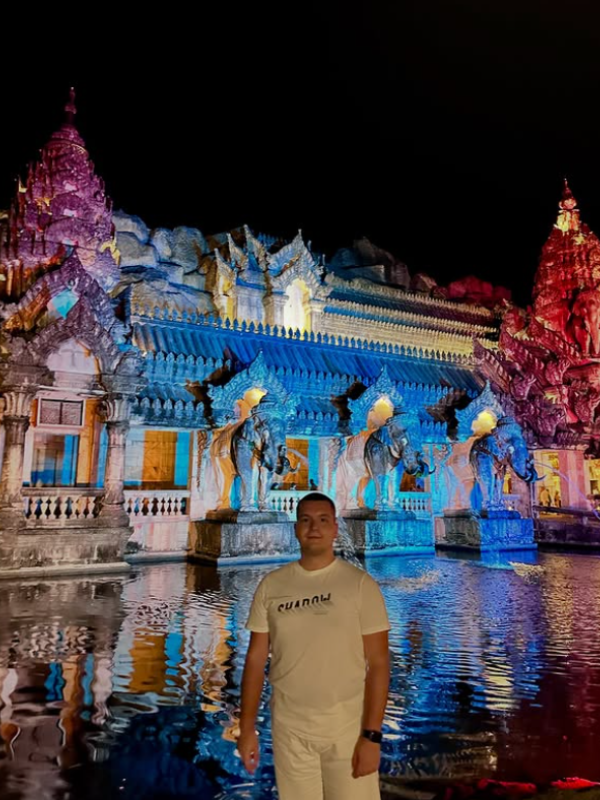 Teatro moderno recebe até três mil pessoas