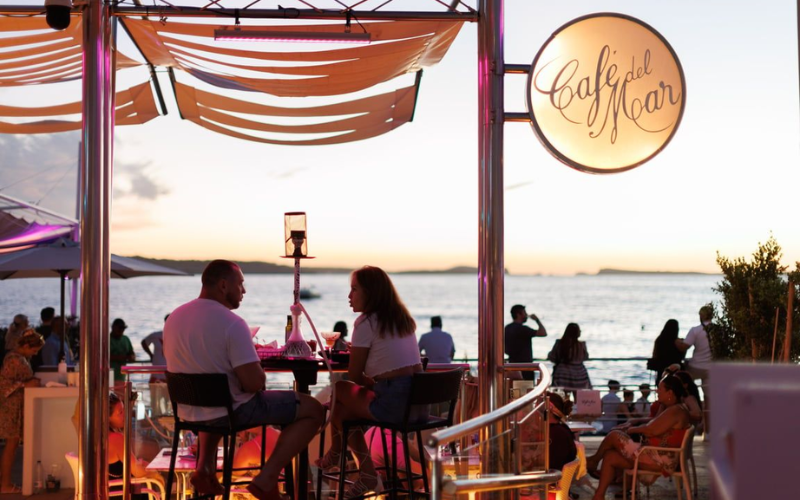 Termine o dia em Phuket com charme e música