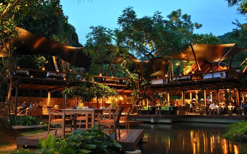 The Arundina oferece jantar sofisticado à beira mar