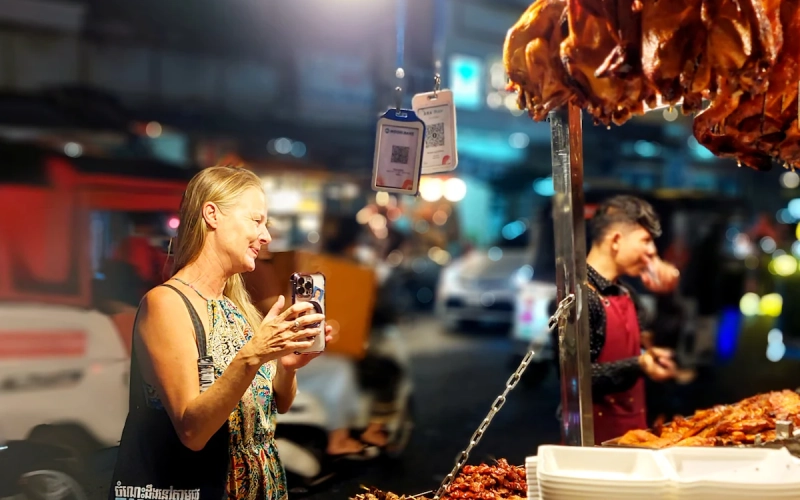 Explore Phnom Penh em um delicioso tour de tuk-tuk