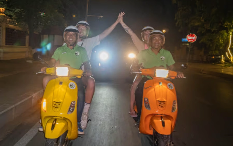 Explore o melhor de Phnom Penh à noite com guias
