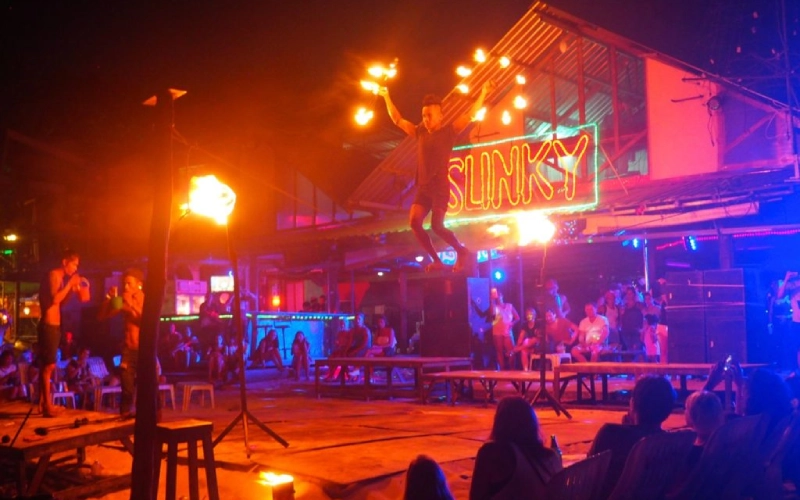 Noites de Phi Phi acendem a alma