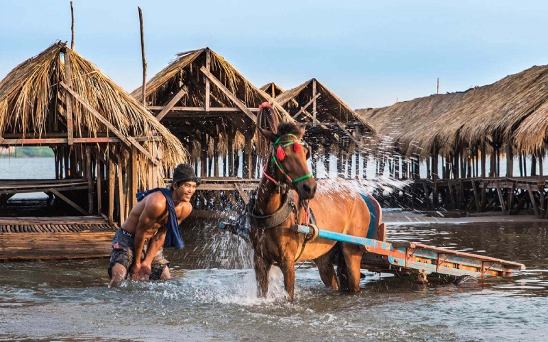 Koh Dach revela a arte tradicional da seda cambojana