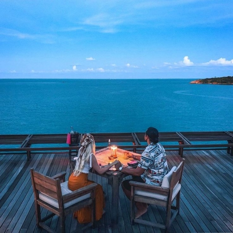 Visitantes curtem resorts sofisticados e praias lindas em Koh Samui