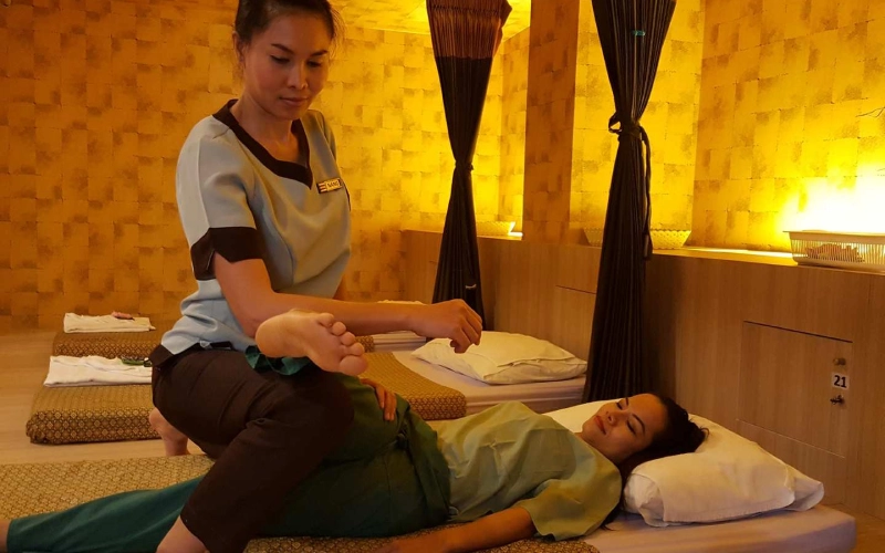 Massagem tailandesa em Patong acalma viajantes
