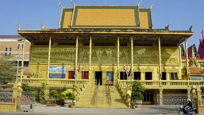 Mongkol Serei Kien Khleang brilha em dourado e arte
