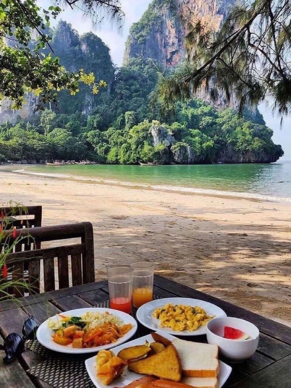 Desfrute a refeição admirando uma bela paisagem
