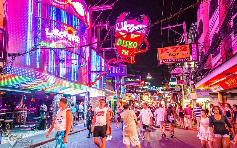 Passeie, beba um drinque e mergulhe na vibração da ilha