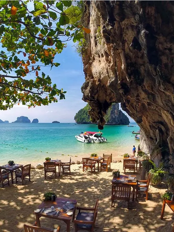 Relaxe na praia saboreando a brisa do mar