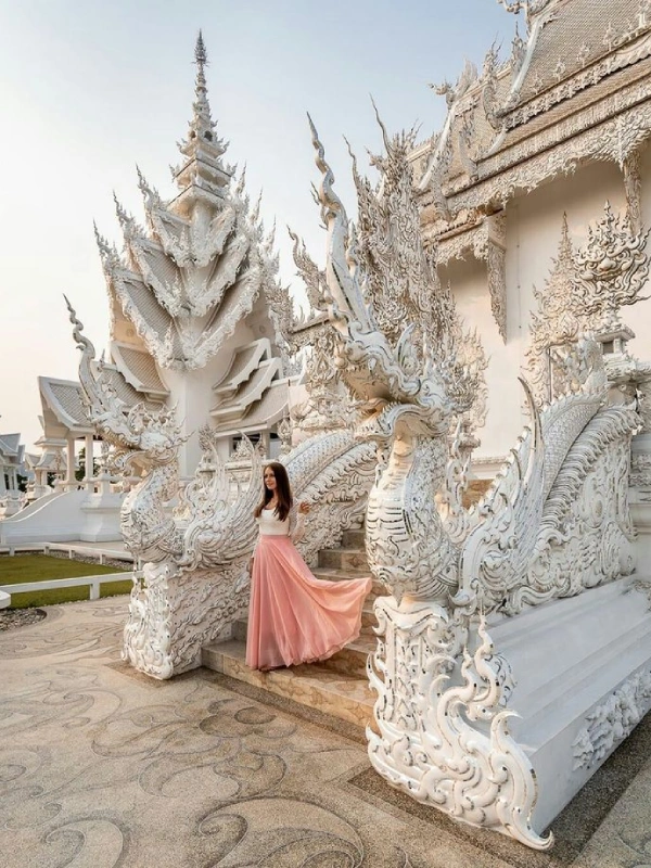 Wat Rong Khun brilha em branco em Chiang Rai
