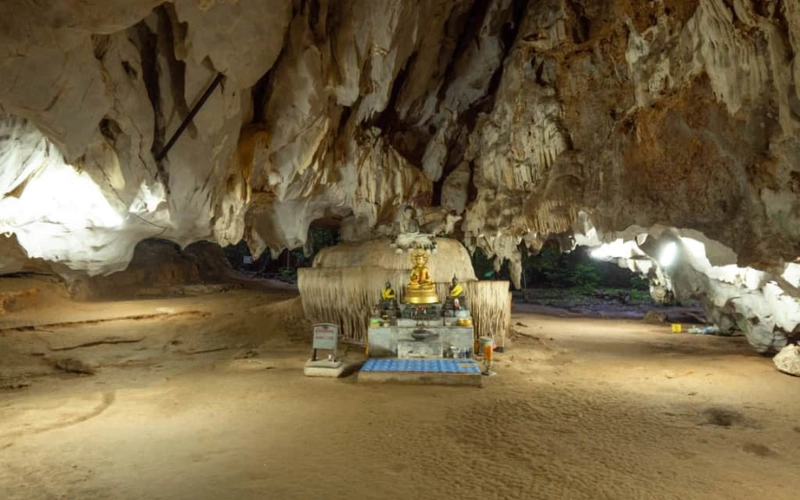 Cavernas do templo oferecem vivência única