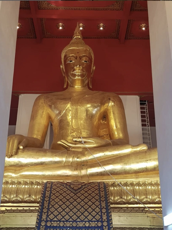 Fundição da estátua levou três anos no Vihara Luang