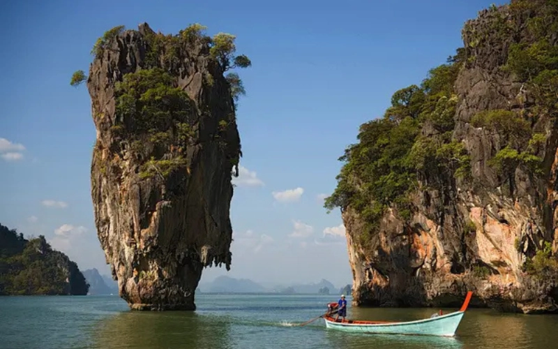 Pináculo calcário marcante da Baía de Phang Nga