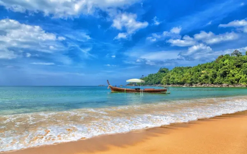 Praias calmas convidam a relaxar com luxo