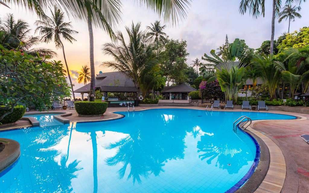 Piscina do Holiday Inn Phi Phi