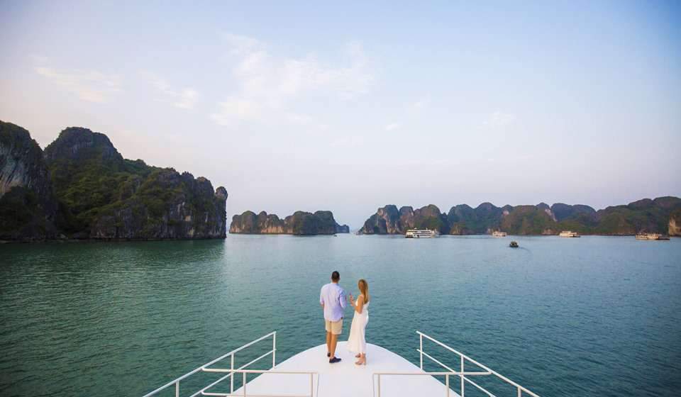 couple on Halong cruise