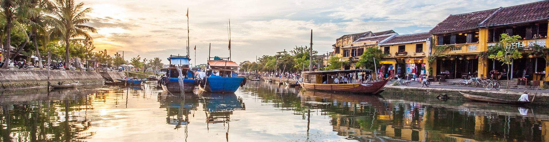 hoi an old streets vietnam