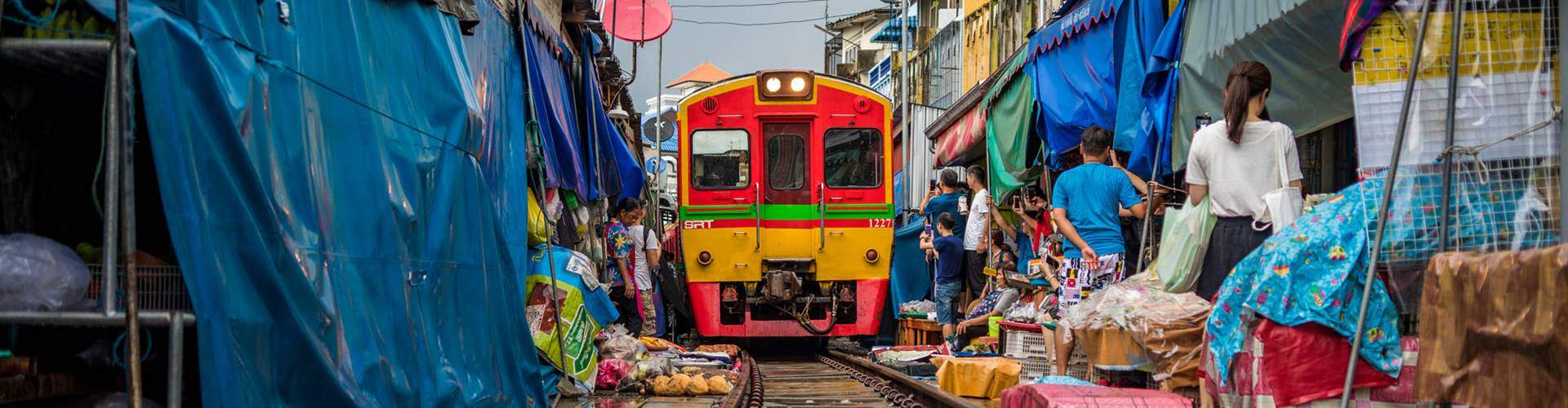 maeklong-railway-market