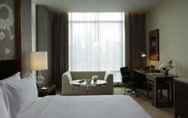 deluxe room restaurant Eastin Grand Hotel Sathorn